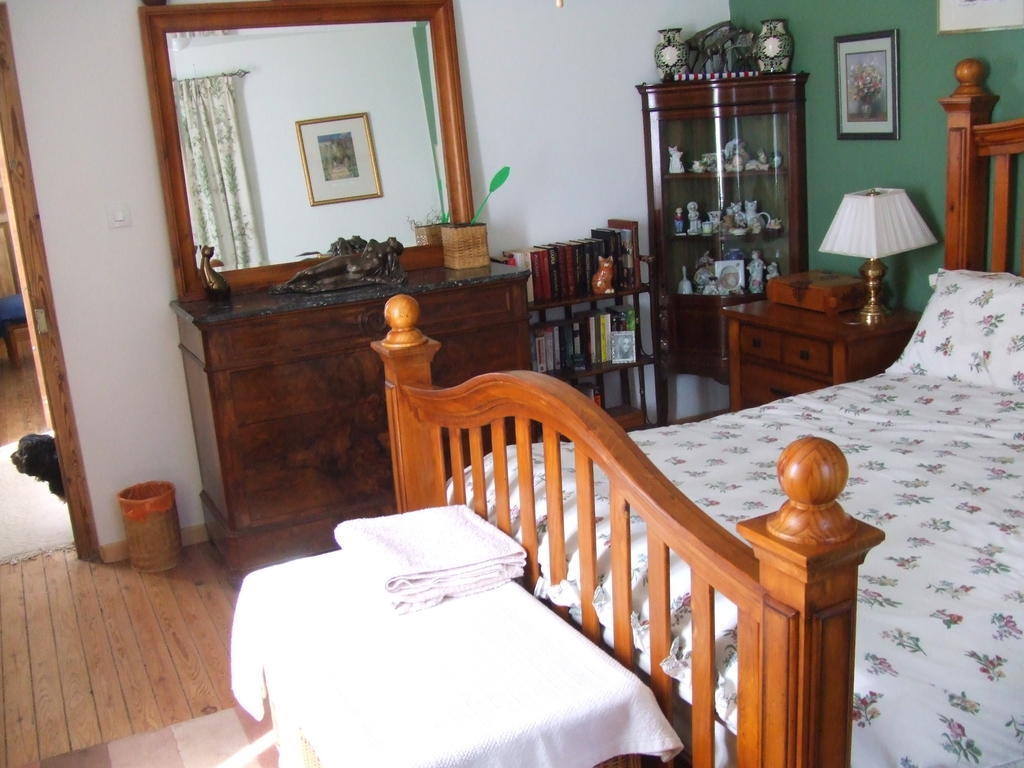 Les Trois Puits Bed and Breakfast Brion-pres-Thouet Kamer foto